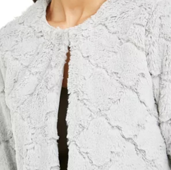 Signature by Robbie Bee, size L, faux fur shrug - Picture 2 of 7